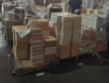 手動液壓搬運(yùn)車適合參與中圖網(wǎng)庫房清淤工作